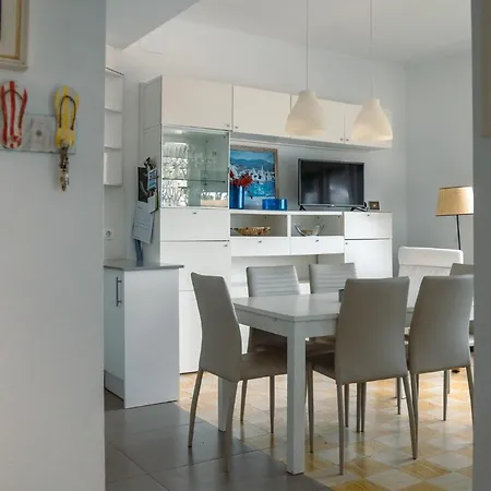Cozy House La Fosca 度假居 *